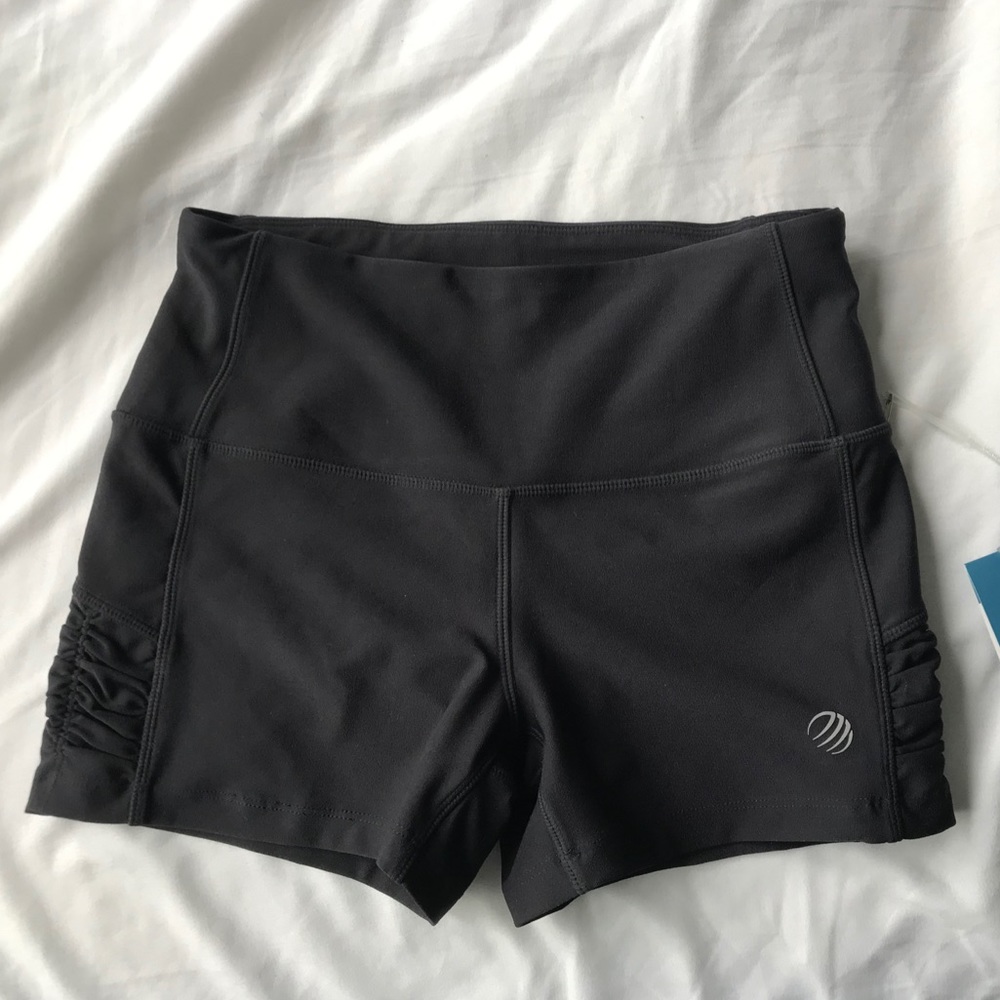 Ruched charcoal MPG yoga shorts NWT